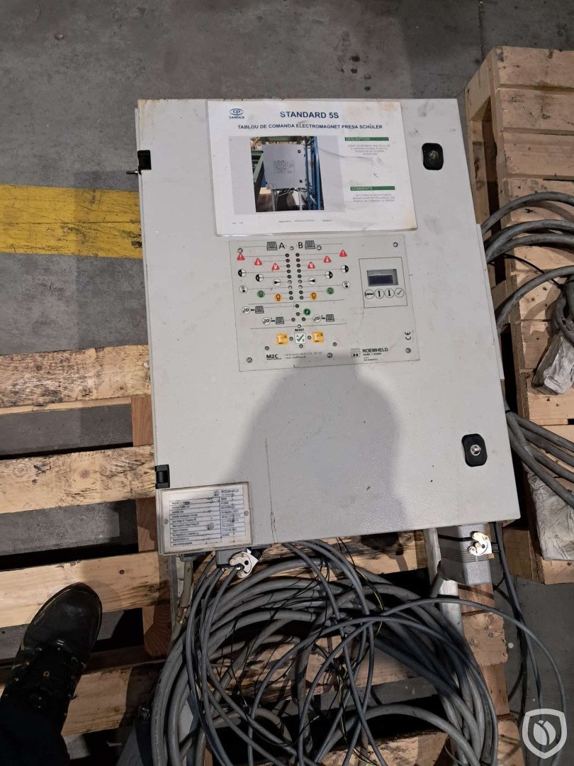 Cabinet for electromagnet